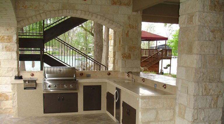 outdoor kitchen